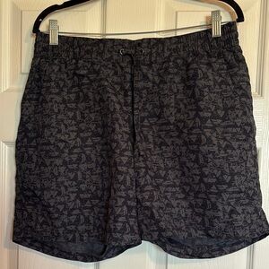 Duluth Trading Co men’s blue 7” inseam nylon athletic shorts size medium